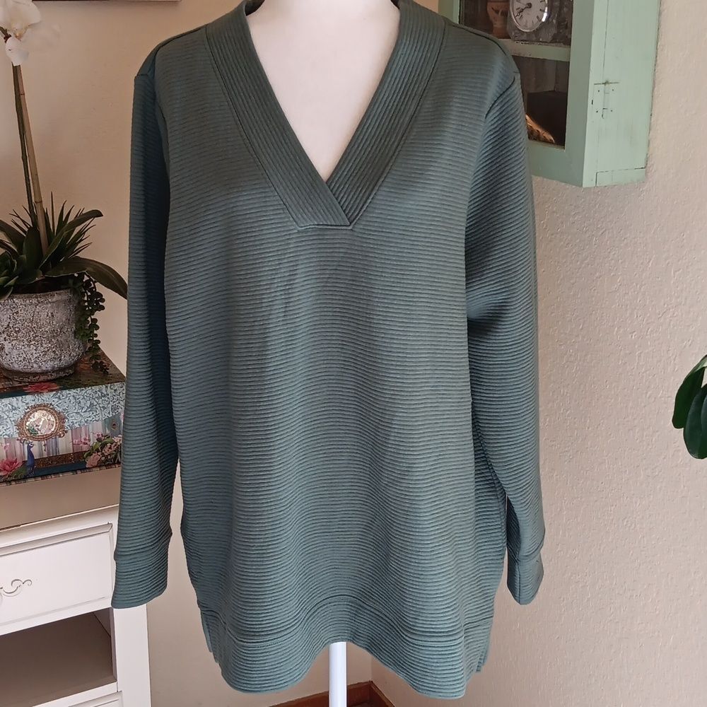 NWT St. John's Bay Tunic . Cozy.